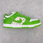 Nike SB Dunk Low x Supreme "Stars Mean Green"