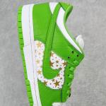 Nike SB Dunk Low x Supreme "Stars Mean Green"