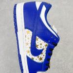 Nike SB Dunk Low x Supreme "Hyper Royal"