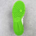 Nike SB Dunk Low x Supreme "Stars Mean Green"
