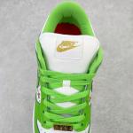 Nike SB Dunk Low x Supreme "Stars Mean Green"
