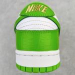 Nike SB Dunk Low x Supreme "Stars Mean Green"